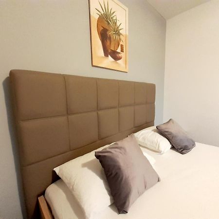 Magic Studio Hunedoara Apartment Екстериор снимка